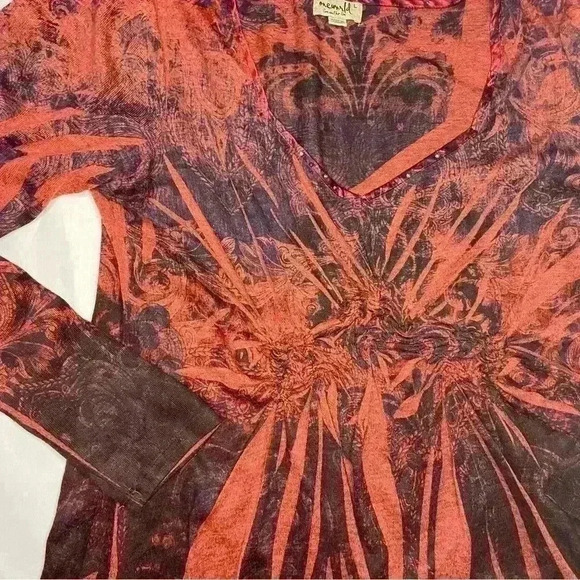 Red Graphic Blouse - Picture 4 of 4